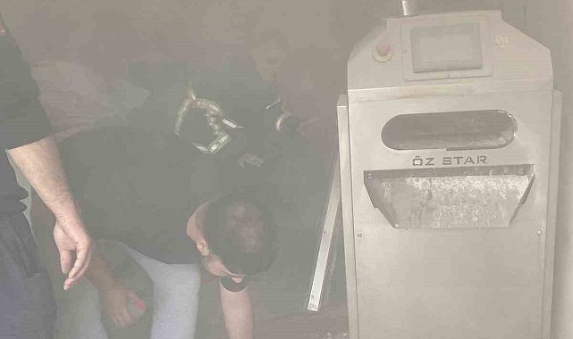 Kuruyemiş kavurma makinasında çıkan yangın büyümeden söndürüldü