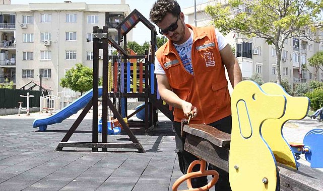Kuşadalı çocuklar için parklar yenilendi