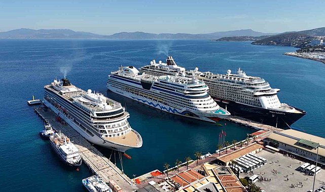 Kuşadası'na üç gemiyle toplam 6 bin 590 turist geldi