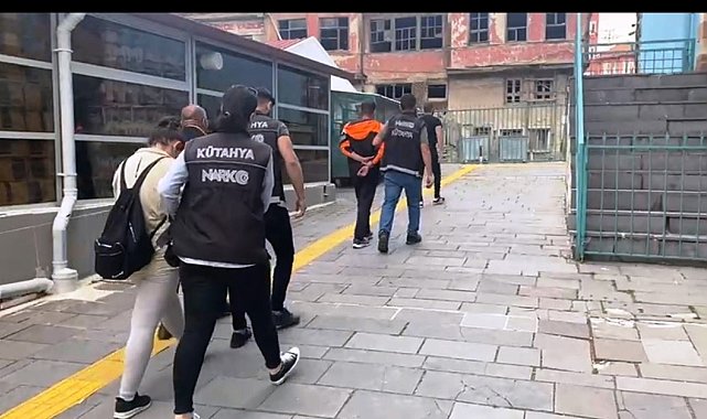 Kütahya'da 3 uyuşturucu satıcısı tutuklandı