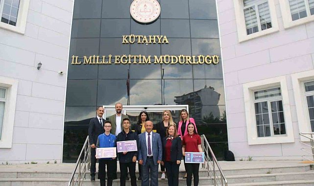 Kütahya'da bilgi yarışmasında dereceye giren öğrencilere ödülleri verildi