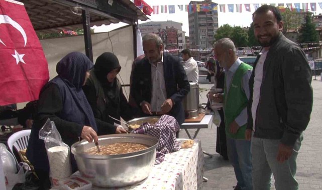 Kütahya'da Filistin yararına hayır çarşısı