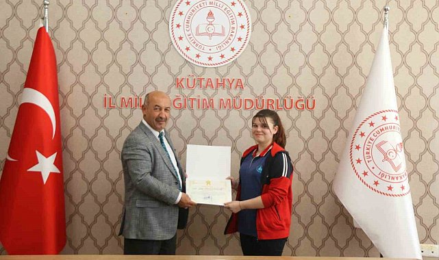 Kütahya'da "Şiddetsiz Toplum" temalı ortaokullar arası resim yarışması ödül töreni