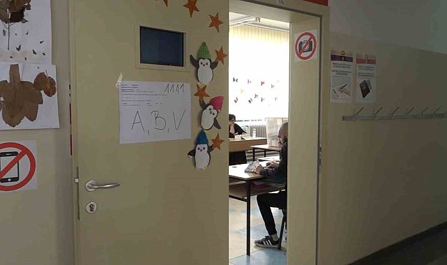 Kuzey Makedonya'da halk cumhurbaşkanlığı ikinci turu için sandık başında