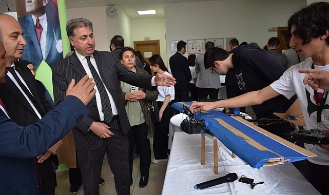 Lise öğrencileri bilim fuarında yeteneklerini sergiledi