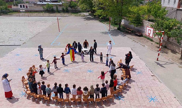 Liseliler, öğrenci kardeşleriyle bir araya geldi