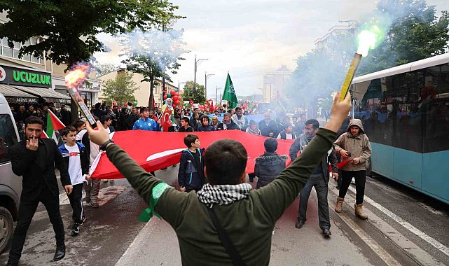 Liselilerin kalbi Filistin ve Doğu Türkistan için attı