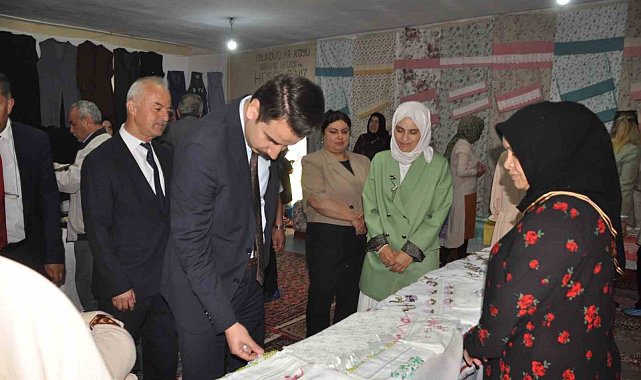 Maharetli kadınlar eski okul binasında kendi sergilerini açtı