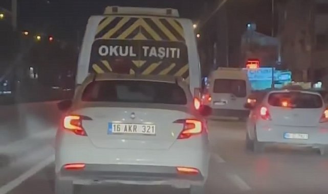 Makas atarak trafiği tehlikeye soktu, o anlar kamerada