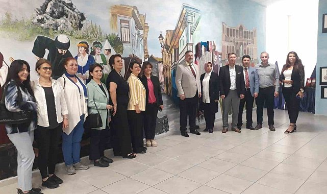 Manisa Arif Çeler Kız Anadolu İmam Hatip Lisesinden görsel sanatlar sergisi