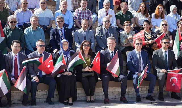 Manisa CBÜ'den Filistin için haykıran Amerikalı öğrencilere destek