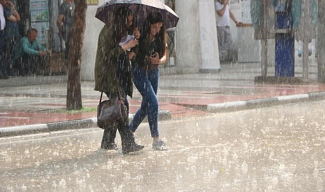 Manisa'ya gök gürültülü sağanak yağış uyarısı