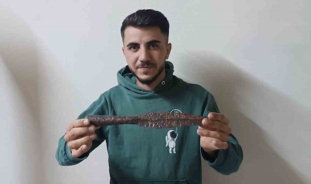 Mantar aramaya giden genç tarihi mızrak ucu buldu