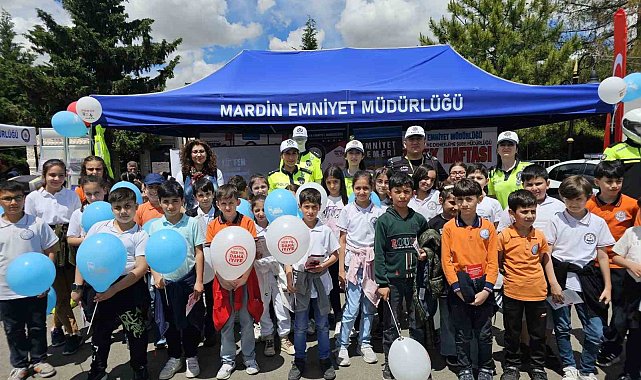 Mardin&#039;de trafik standı kuruldu