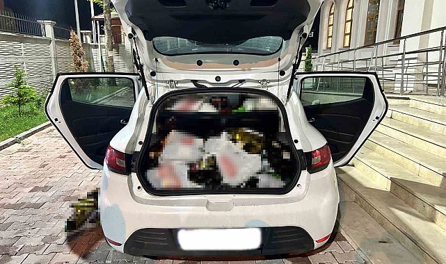 Marketlerden çala çala otomobili zeytinyağı ile doldurdu