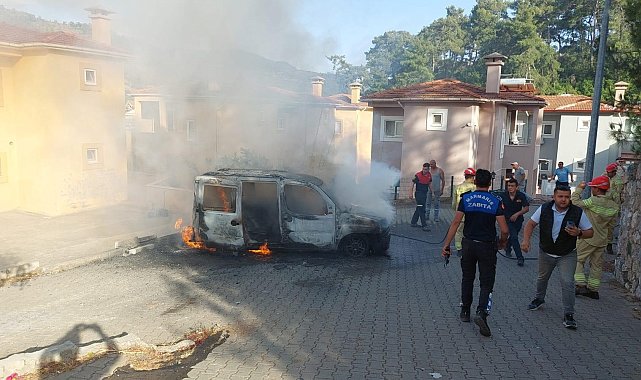 Marmaris'te bir şahıs kendi araçlarını ve evini ateşe verdi