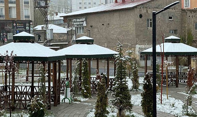 Mayıs ayında kar esareti: Her yer beyaza büründü