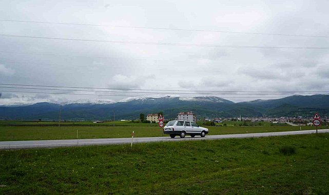 Mayıs karı Akdağ&#039;ı beyaza bürüdü