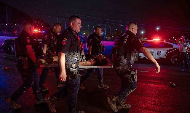 Meksika'da devlet başkan adayının mitinginde sahne çatısı çöktü: 9 ölü