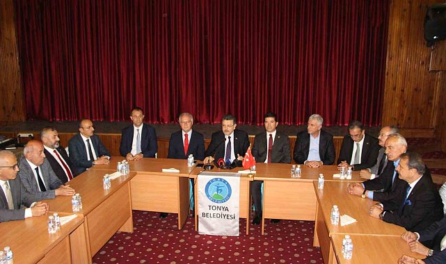 Memurları tarafından darp edilen Tonya Belediye Başkanı Beşel'e başkanlardan destek