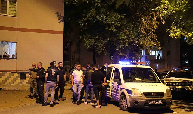 Merakı başına iş açtı: Silah seslerini duyup balkona çıkınca bacağına saçma isabet etti