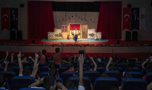 Mersin'de çocuklar tiyatro ile buluşuyor