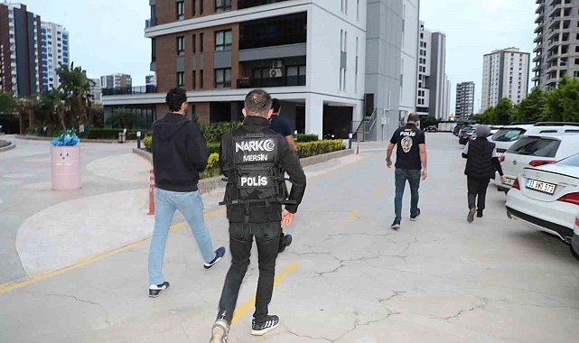 Mersin'de siber polisinden çifte operasyon: 5 gözaltı