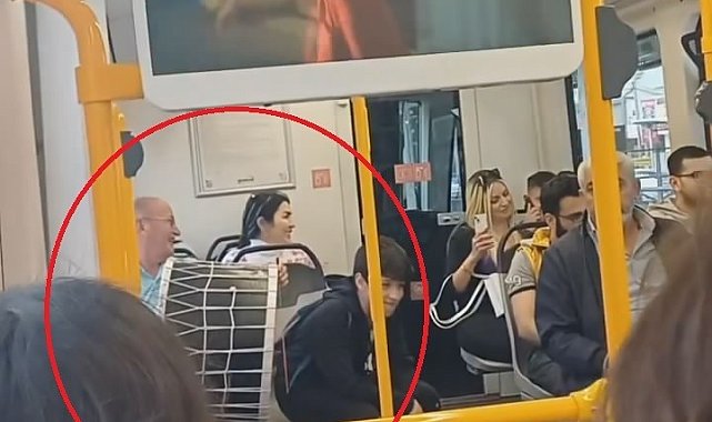 Metro vagonunda mini konser resitali