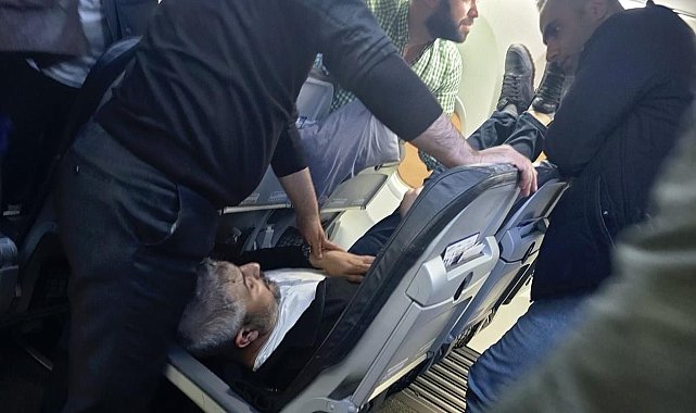 Milletvekili Erol, uçakta kalbi duran hastayı hayata döndürdü