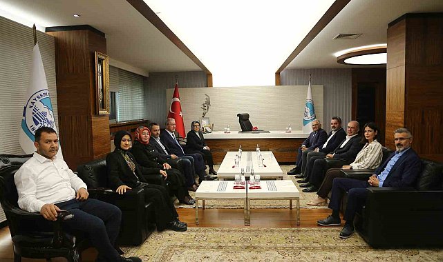 Milli Savunma Komisyonu Başkanı Akar ve Milletvekili Böhürler'den Büyükkılıç'a tebrik ziyareti