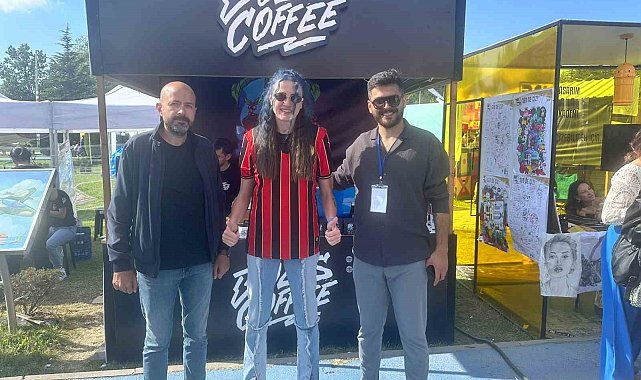 Milli Voleybolcu Meryem Boz'a Eskişehirspor hatıra forması hediye edildi