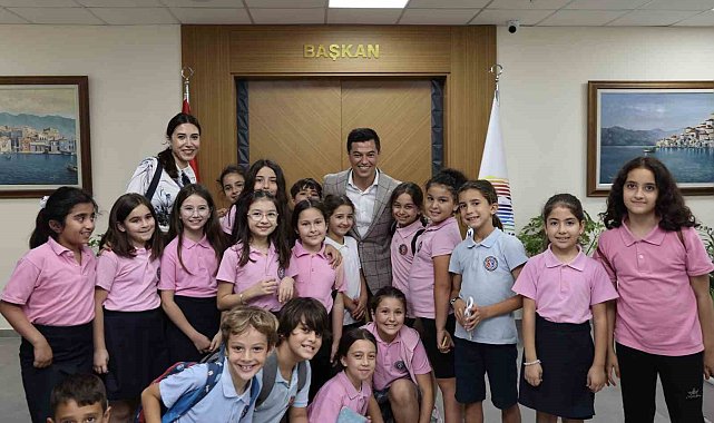 Minik öğrenciler Başkan Ünlü'yü soru yağmuruna tuttu