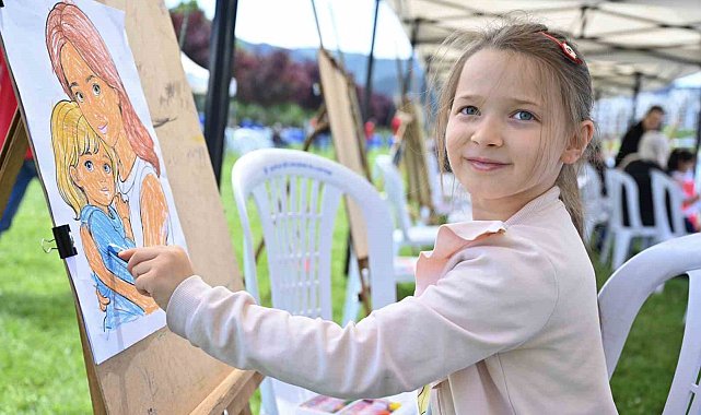 Minik ressamlardan Anneler Günü hediyesi