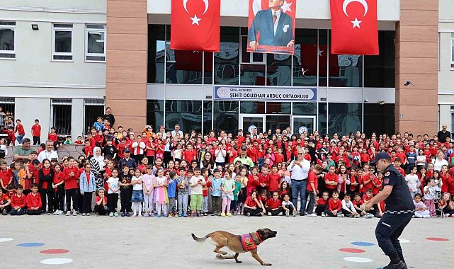 Minikler jandarma ekipleriyle eğlenceli vakit geçirdi