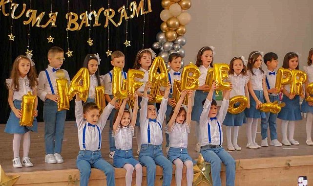 Minikler okuma yazma öğrenmenin mutluluğunu yaşadı