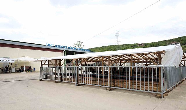 Modern hayvan pazarına kurbanlıklar gelmeye başladı