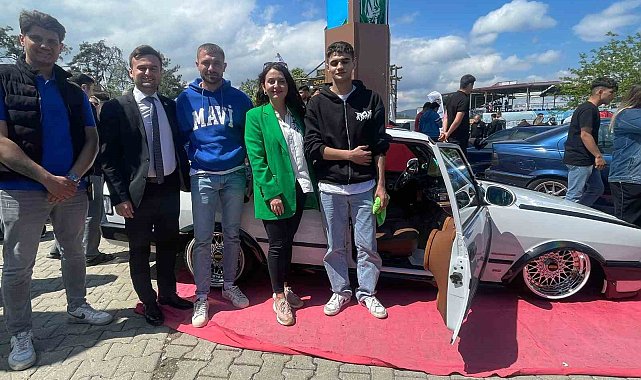 Modifiye tutkunları Ortaköy'de buluştu