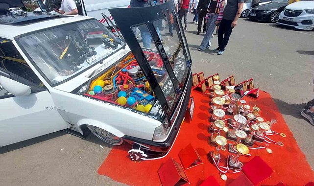Modifiyeli araçlar güzellik ve ses için yarıştı