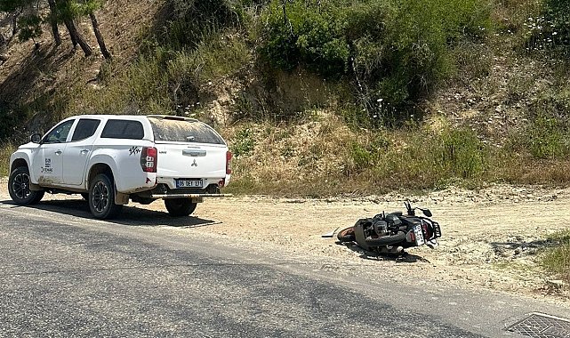 Motosiklet kamyonete çarptı: 2 yaralı