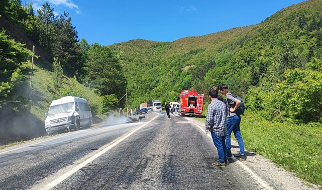 Motosiklet, minibüs ile çarpıştı: 1 ölü