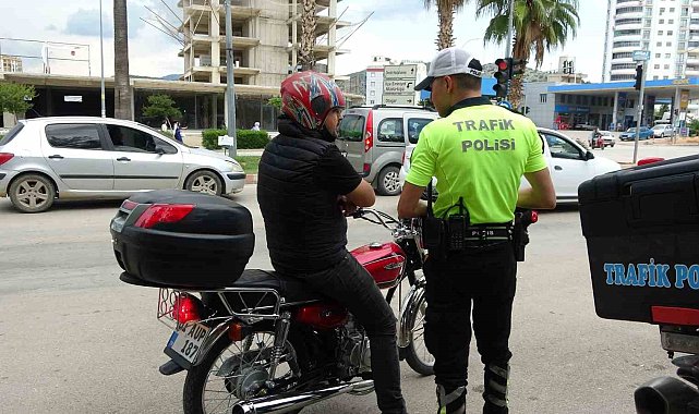 Motosiklet sürücüleri kural tanımayan motosikletlilerden rahatsız