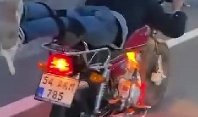 Motosikletini yatarak kullanan sürücü kazaya davetiye çıkardı