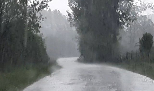Mudurnu'da sağanak ve dolu etkili oldu