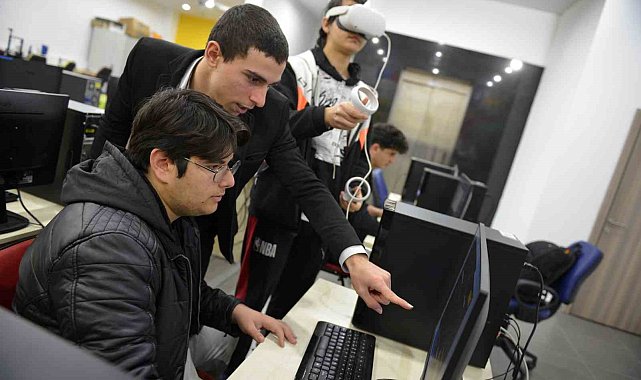 Muratpaşa'da web yazılımı eğitimlerine başvurular başladı