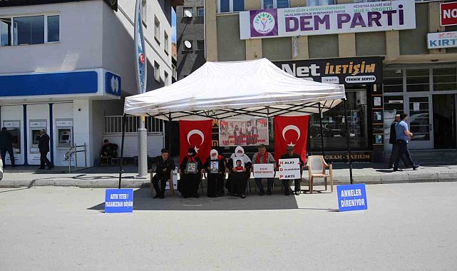 Muş'ta ailelerin evlat nöbeti devam ediyor