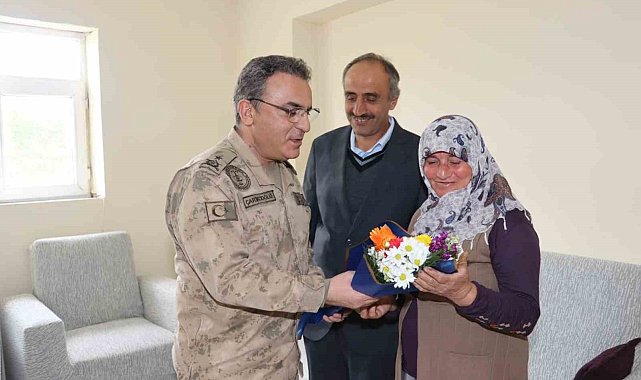 Necip Paşa'dan şehit annelerini ziyaret