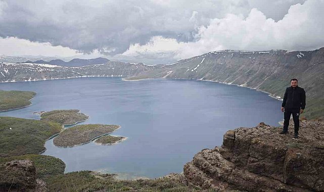 Nemrut Krater Gölü'nde bulut geçişi görsel şölen oluşturdu