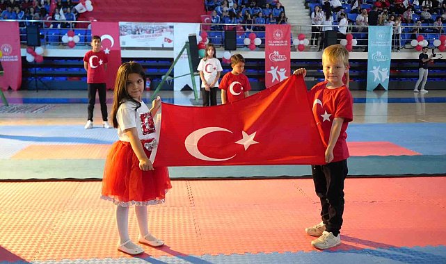 Niğde'de 19 Mayıs Gençlik ve Spor Bayramı Düzenlenen Programla Kutlandı