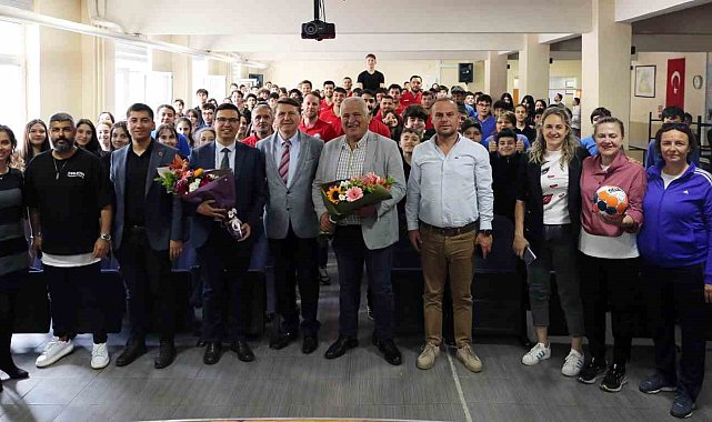 Nilüfer Belediyespor Hentbol Takımı öğrencilerle buluştu