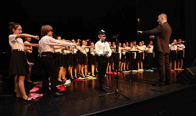 Nilüfer çocuk ve gençlik korosundan muhteşem performans